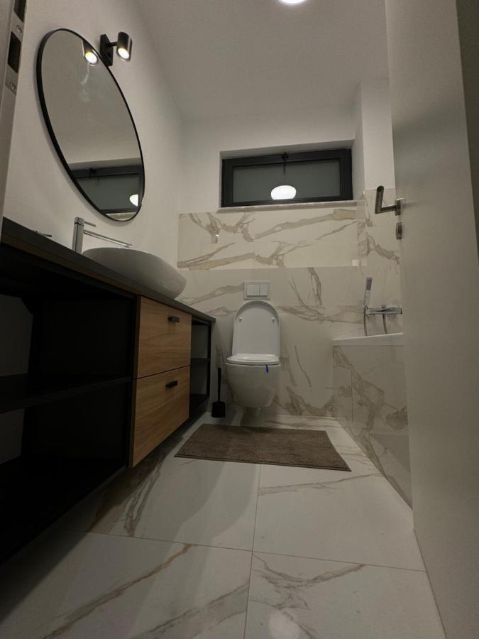 Warm Hotel Apartment Bucharest Exterior photo