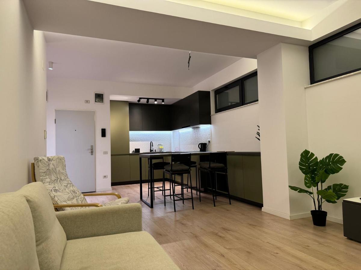Warm Hotel Apartment Bucharest Exterior photo