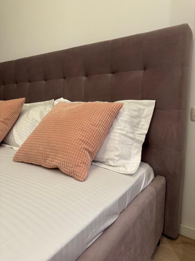 Warm Hotel Apartment Bucharest Exterior photo