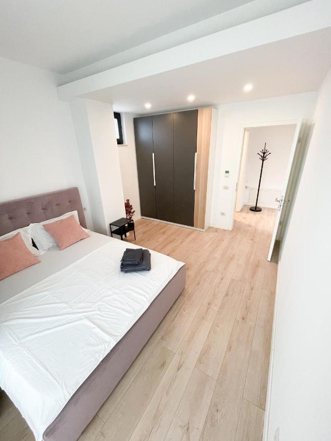 Warm Hotel Apartment Bucharest Exterior photo